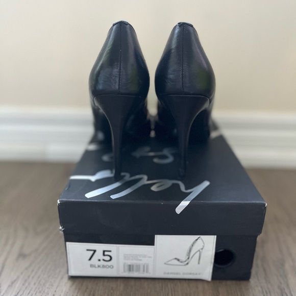 Black Banana Republic pointed heels - Picture 4 of 5